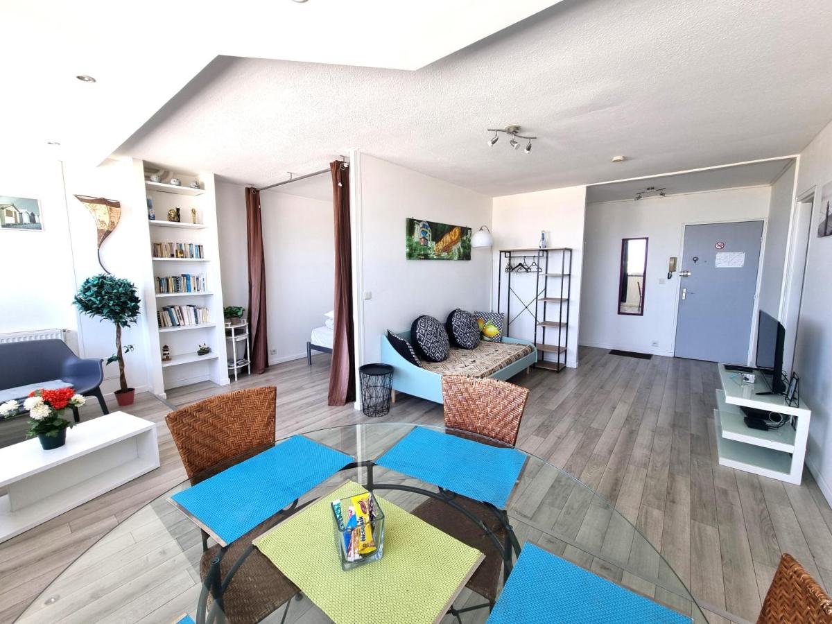 5 appartements indépendants situés à mi-chemin entre le Vieux Port et le Pont de l île de Ré - Housity