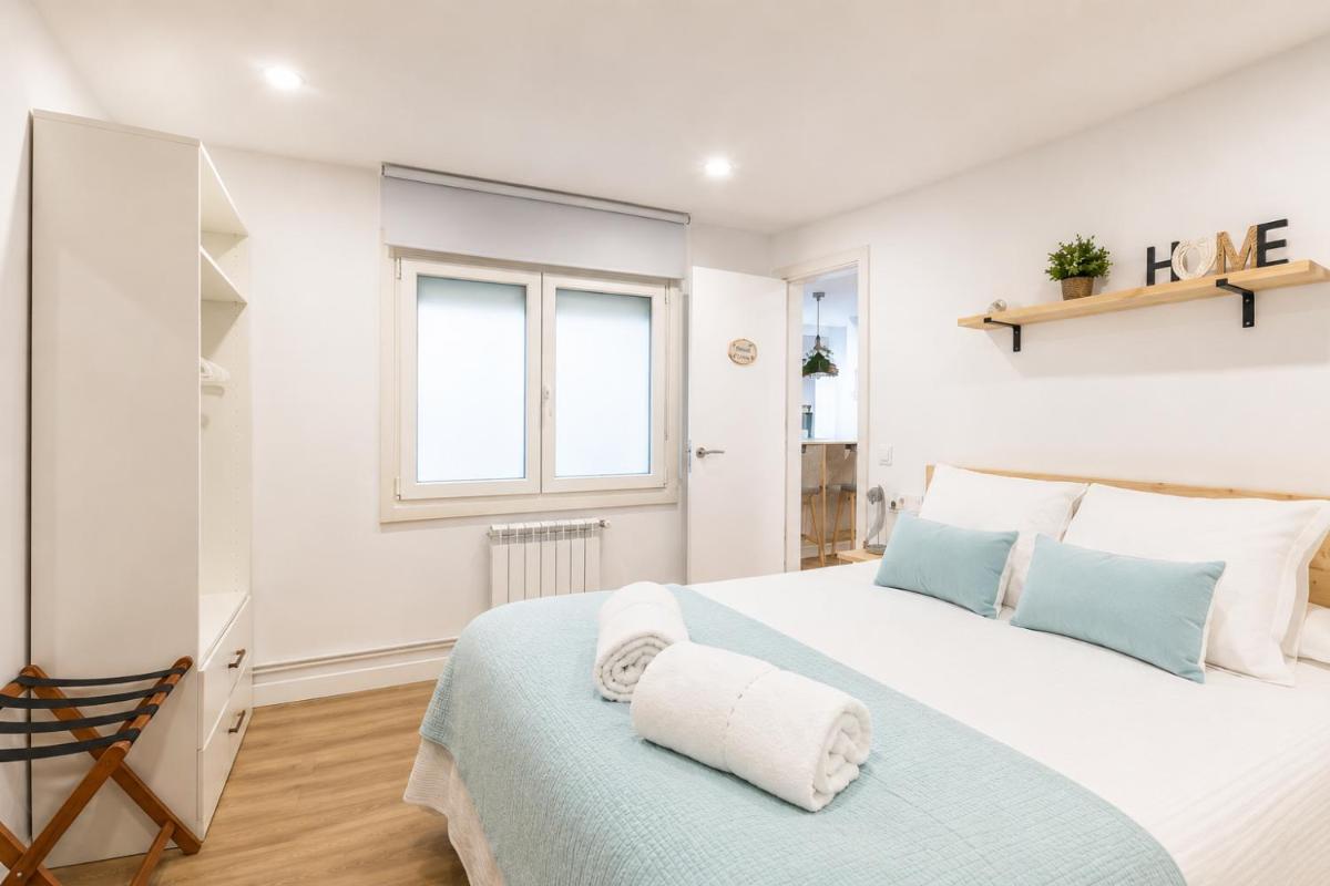Apt in the Old Town with cool Terrace!! Private Parking - Housity