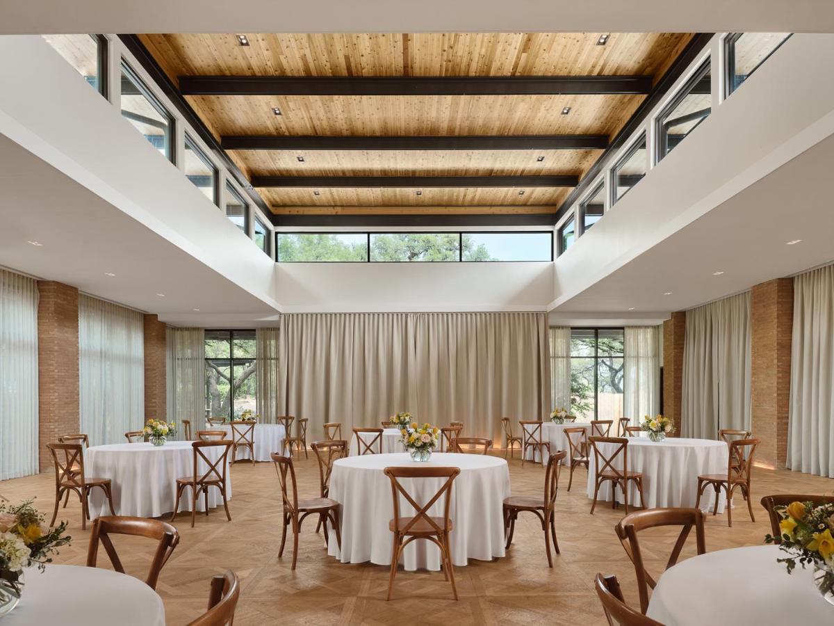 The Inn at Green Pastures - Housity