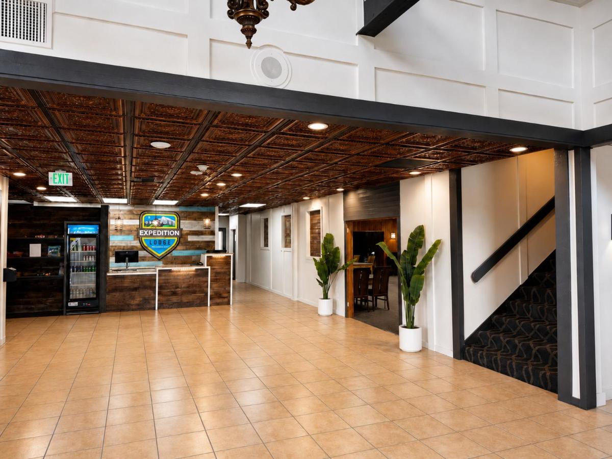 Expedition Lodge Estes Park at Rocky Mtn National Park - Housity