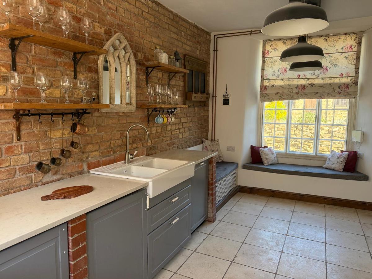 Charming Two Bedroom Cottage in Chipping Norton - Housity