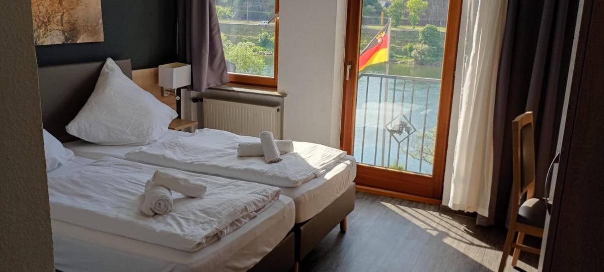 B3 Hotel - Housity