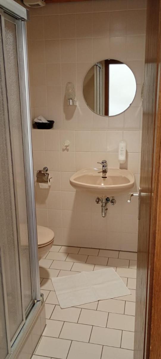 B3 Hotel - Housity