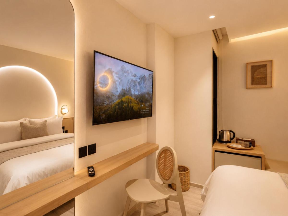 CORRIDOR 2407 - Housity