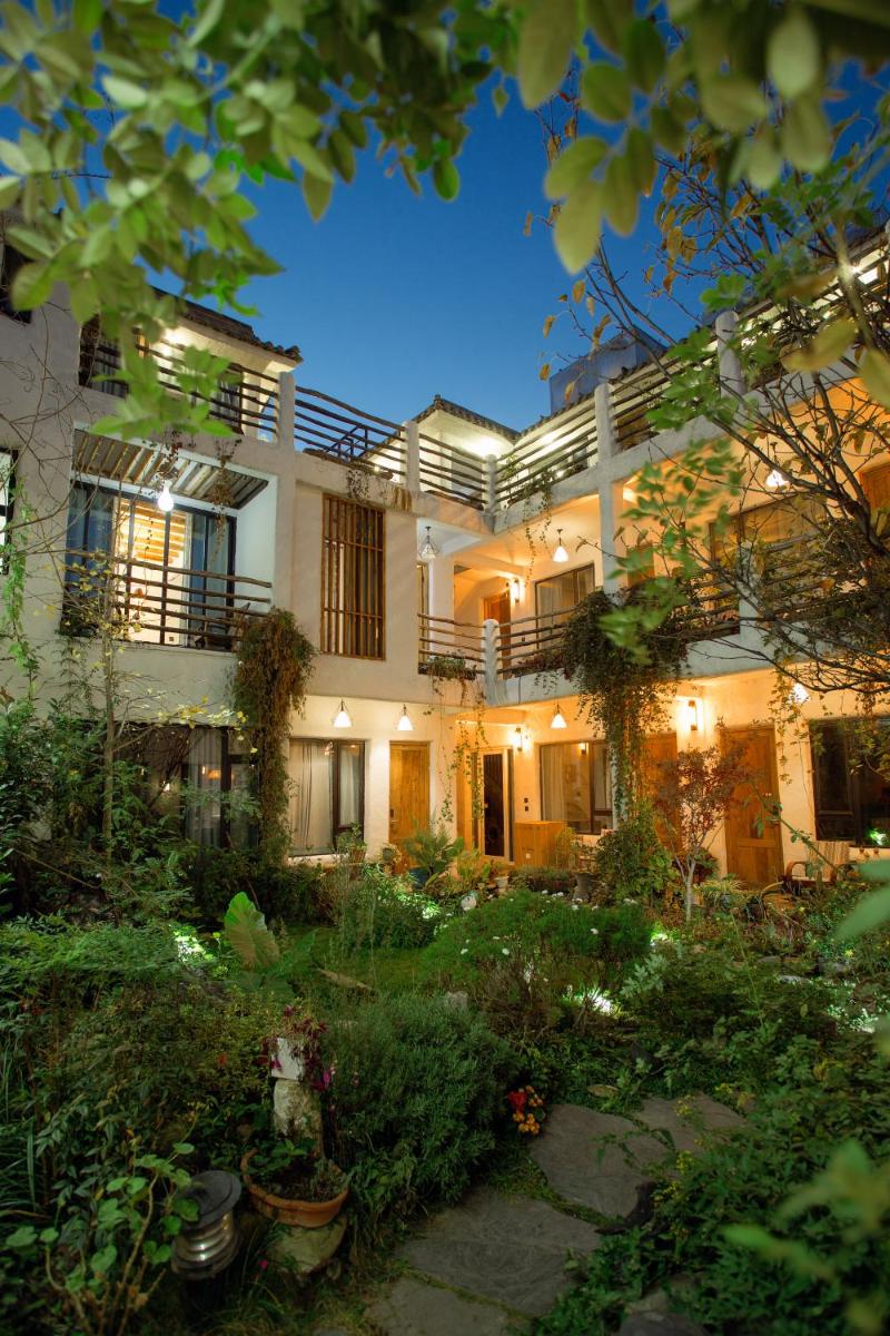 Hidden Hotel - Housity