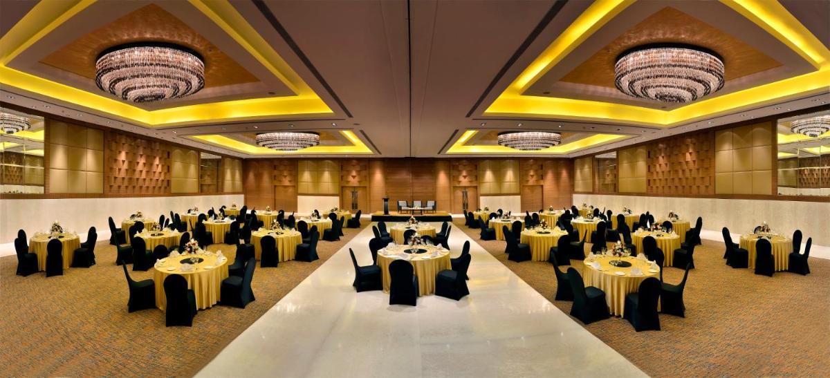 a large banquet hall with tables and chairs at The Lalit Chandigarh in Chandīgarh