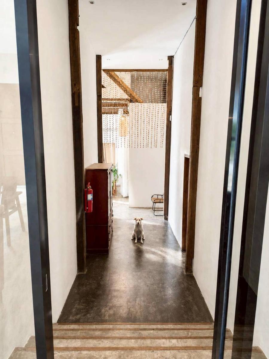 White Wall Riverfront Hotel - Housity
