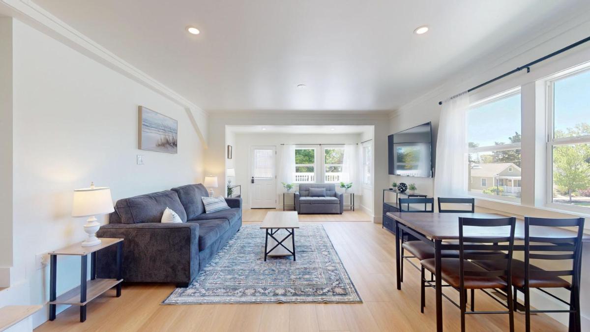 Coastal Estate - Housity