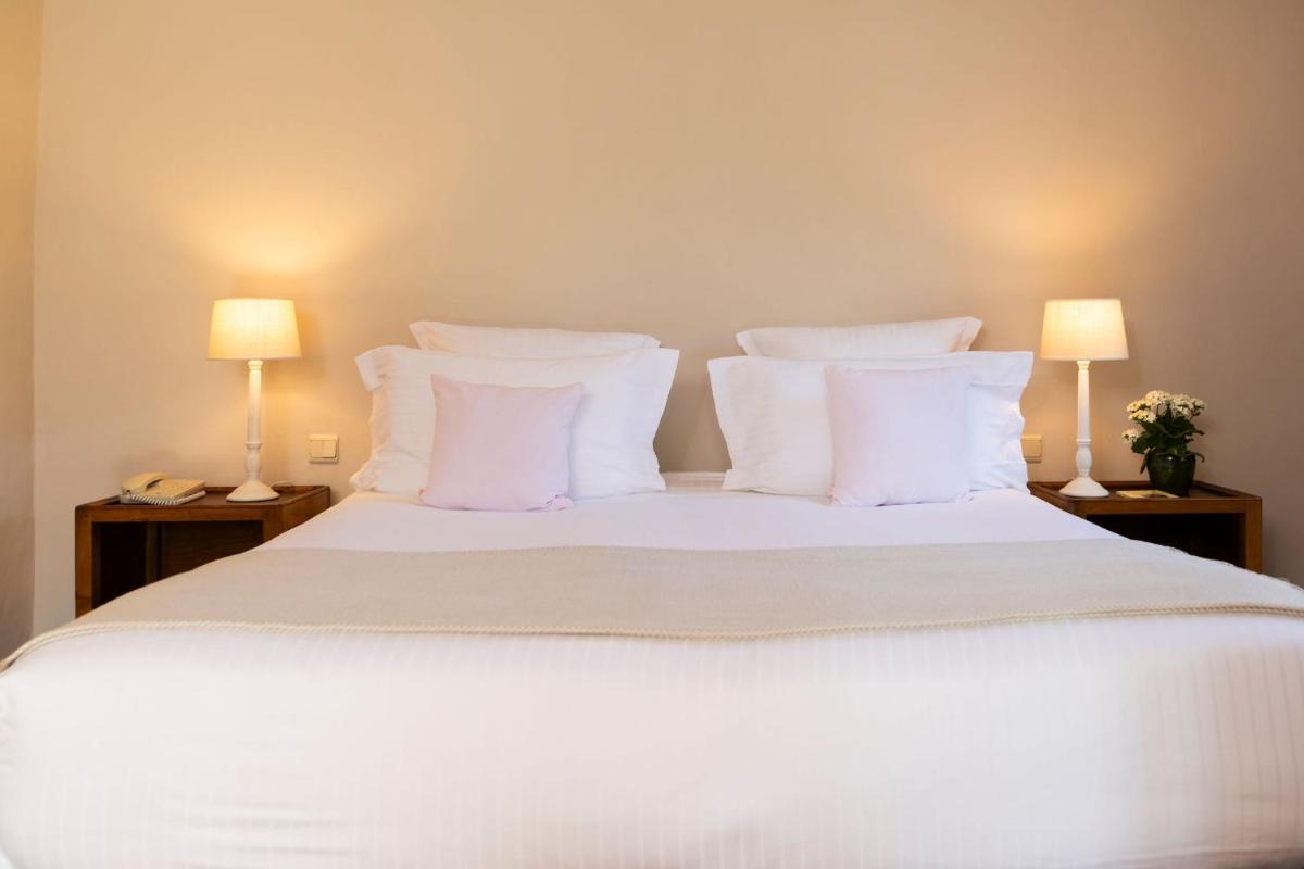 Un ou plusieurs lits dans un hébergement de l'établissement Hôtel - Restaurant & Spa La Magdeleine - Mathias Dandine
