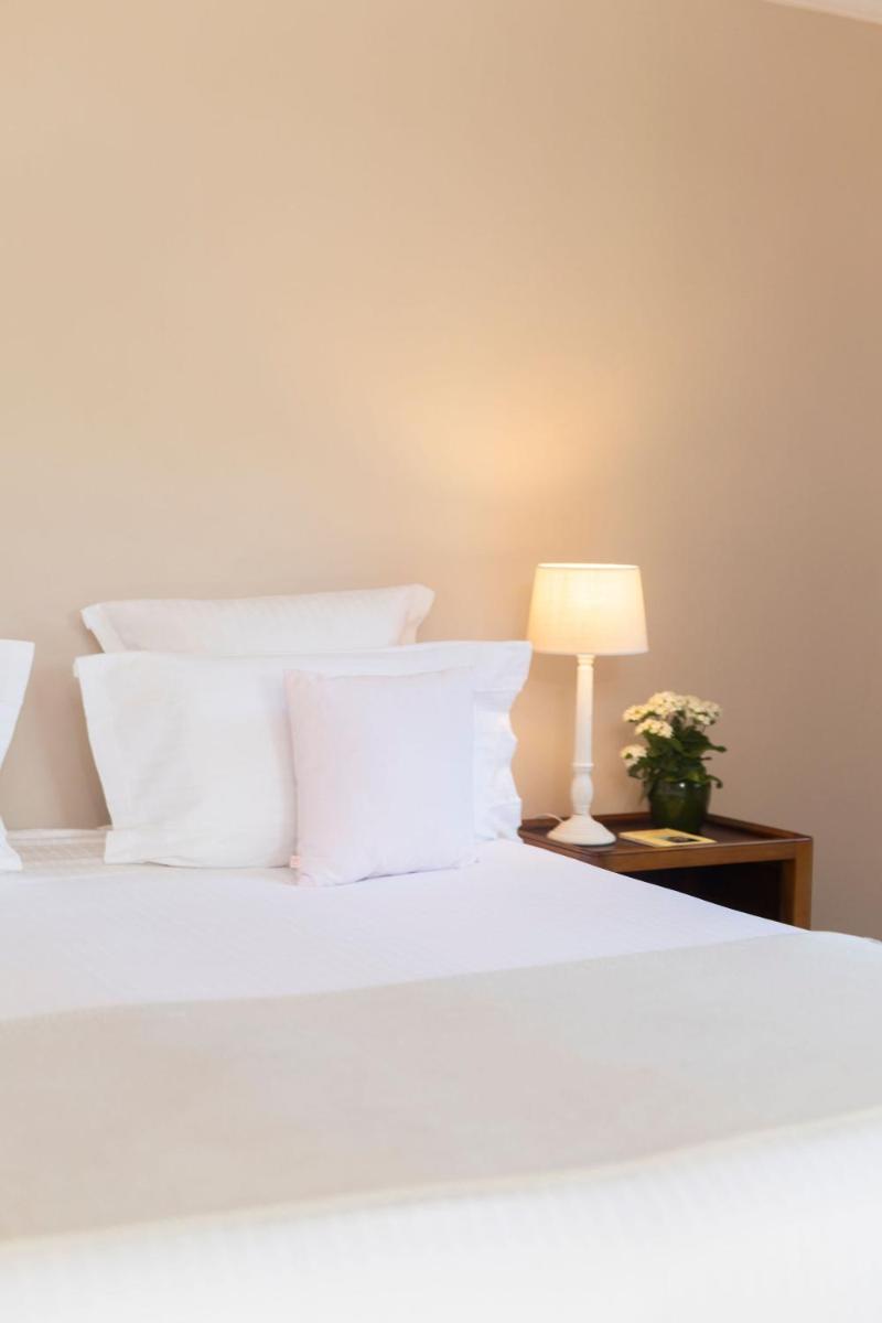 Un ou plusieurs lits dans un hébergement de l'établissement Hôtel - Restaurant & Spa La Magdeleine - Mathias Dandine