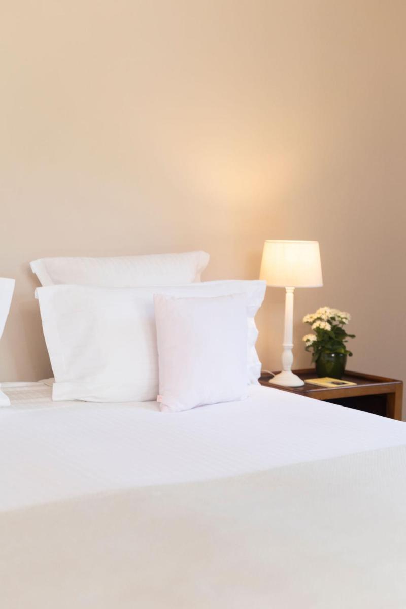 Un ou plusieurs lits dans un hébergement de l'établissement Hôtel - Restaurant & Spa La Magdeleine - Mathias Dandine