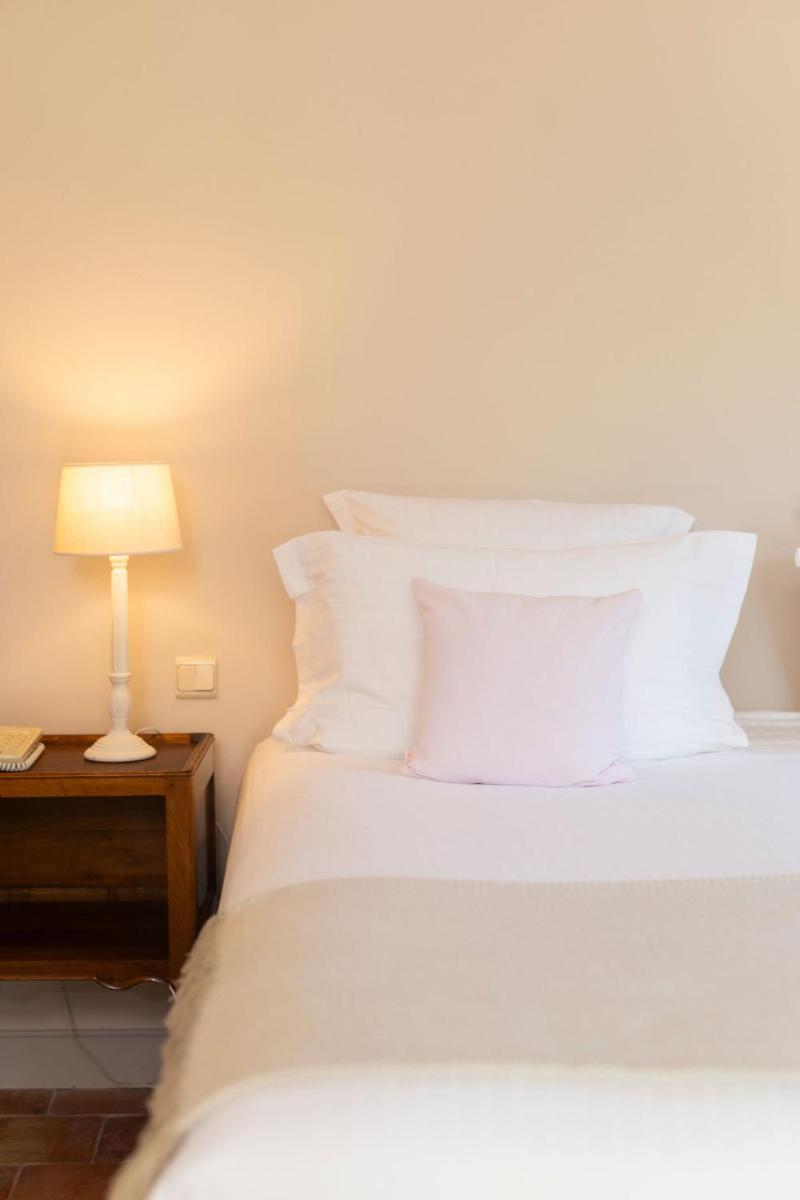 Un ou plusieurs lits dans un hébergement de l'établissement Hôtel - Restaurant & Spa La Magdeleine - Mathias Dandine
