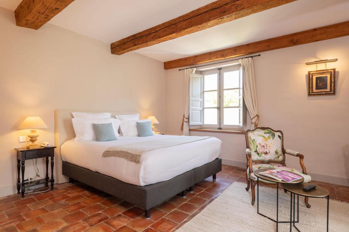 Un ou plusieurs lits dans un hébergement de l'établissement Hôtel - Restaurant & Spa La Magdeleine - Mathias Dandine