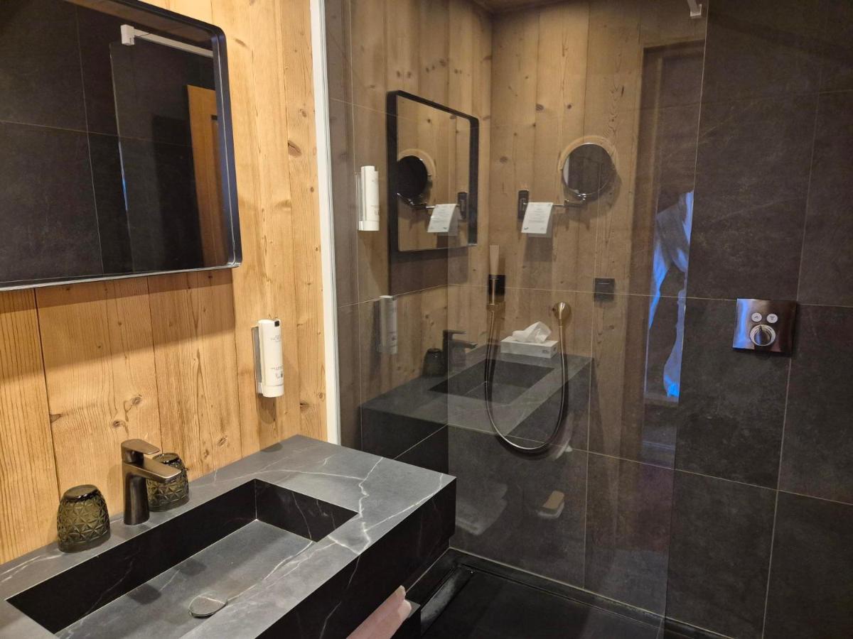 Salle de bains dans l'établissement Hôtel Le Labrador 1971