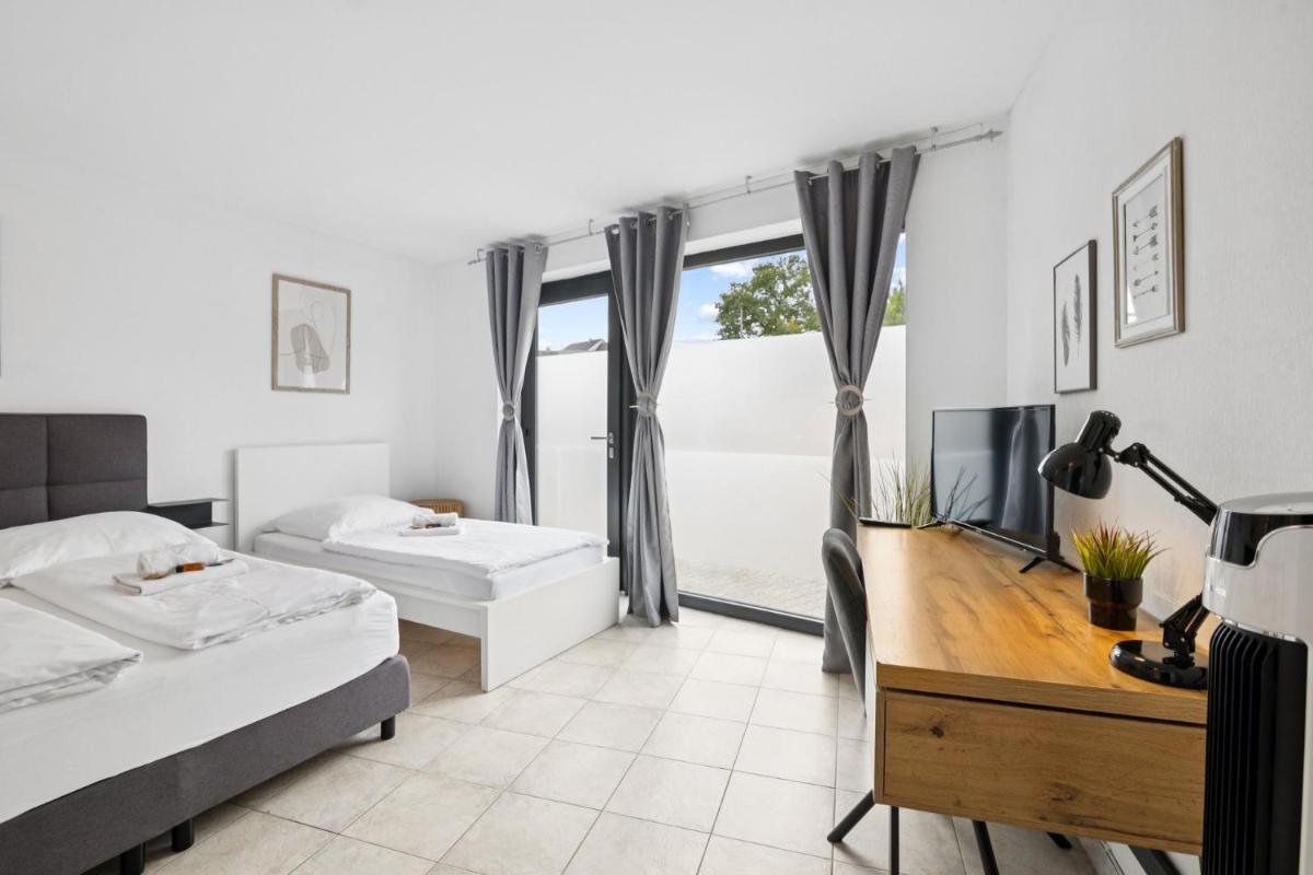 ANDRISS - Travel & Work - 5 BR - Kitchen - Parking - Hizvo