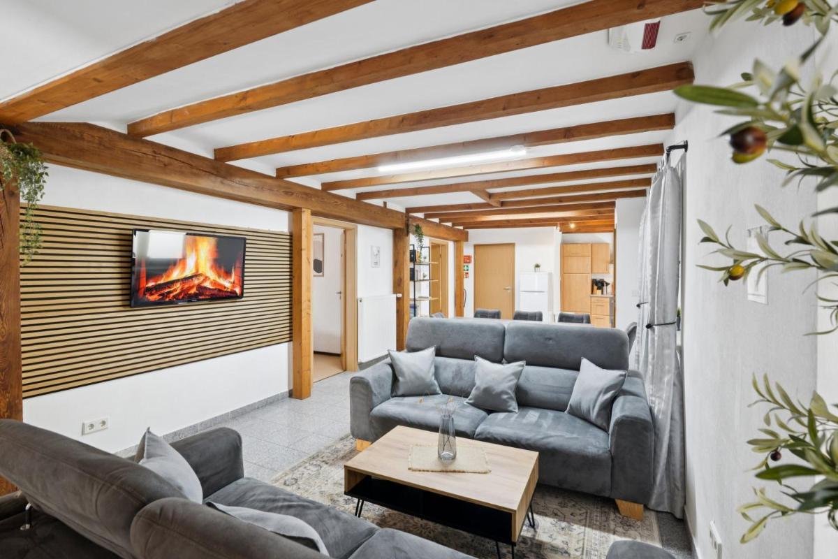 ANDRISS - Travel & Work - 5 BR - Kitchen - Parking - Hizvo