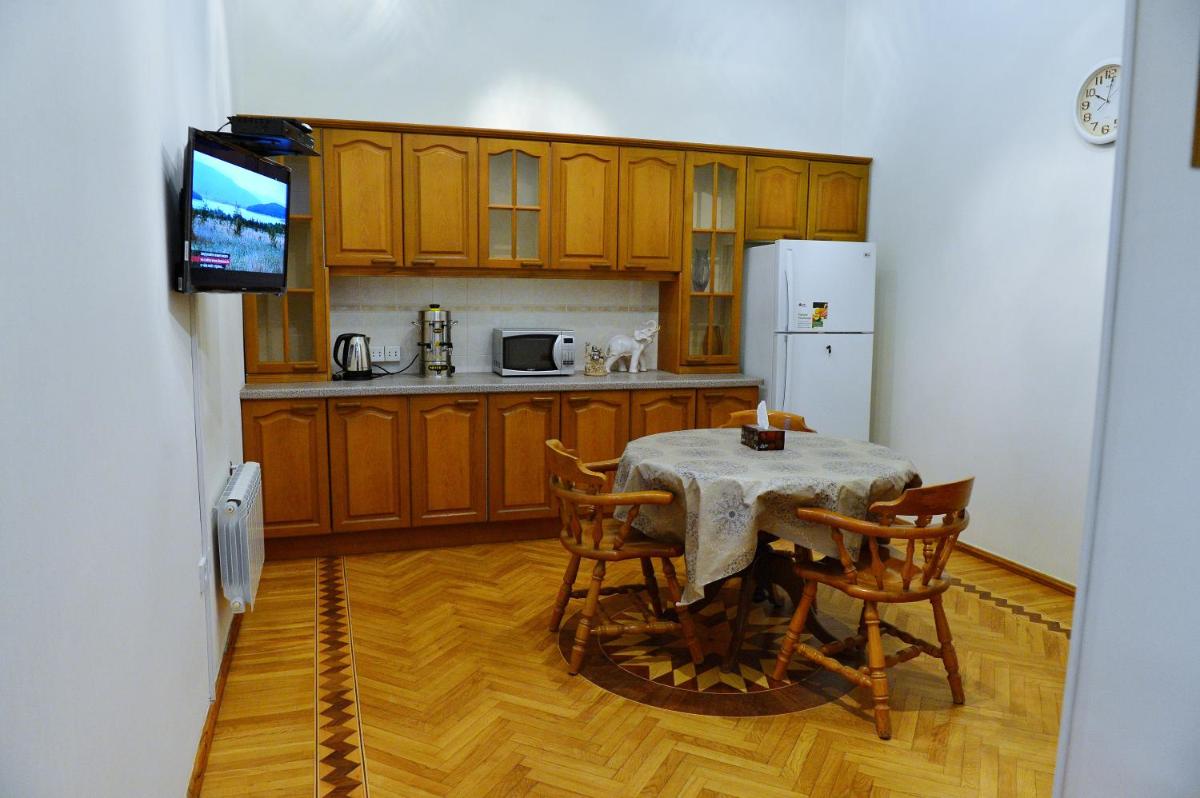 Suitetrails - Baku Home Hostel