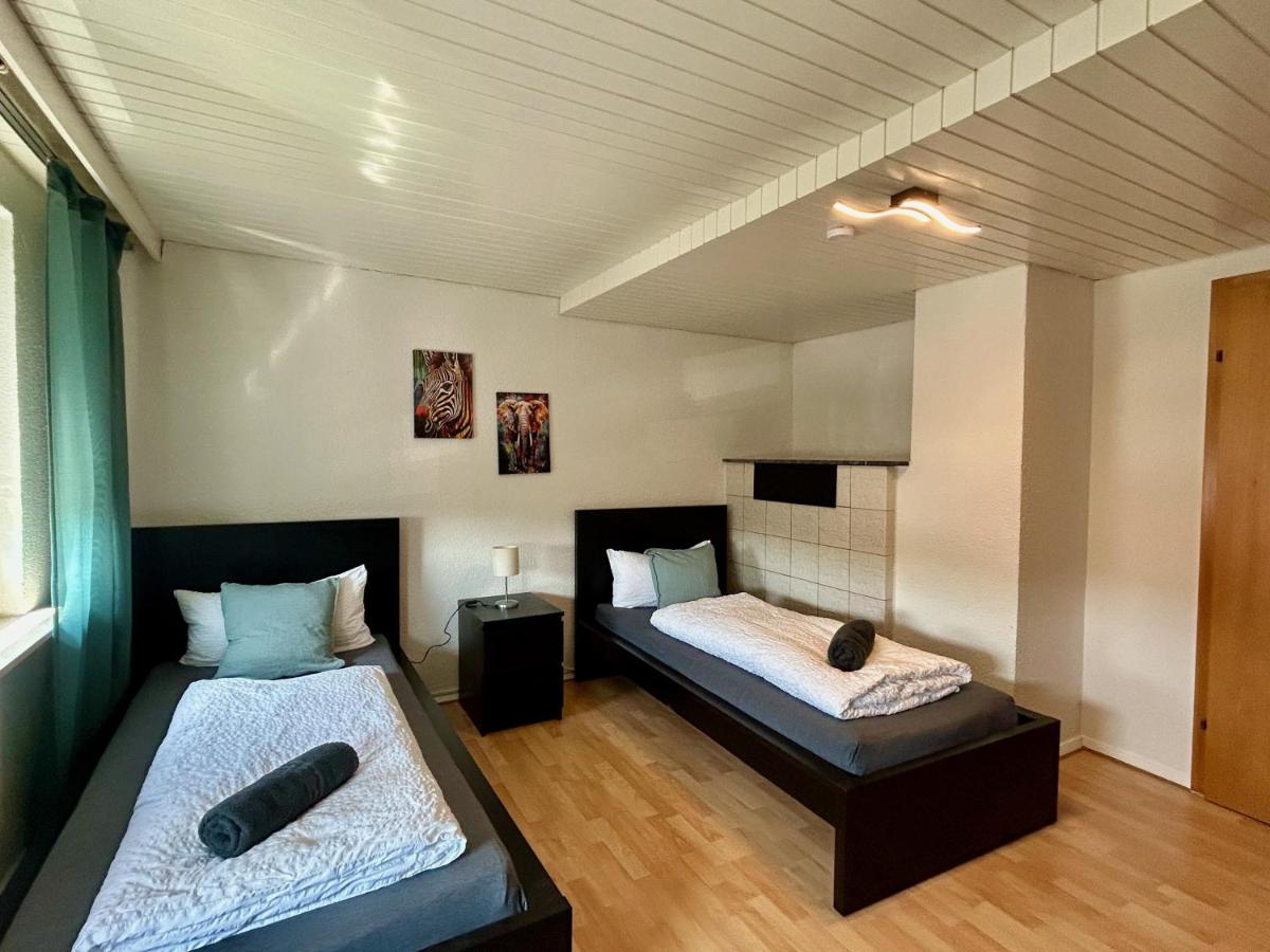 OhPardon! GAILDORF - Monteurwohnung im DG, Einzelbetten, Garten - Housity