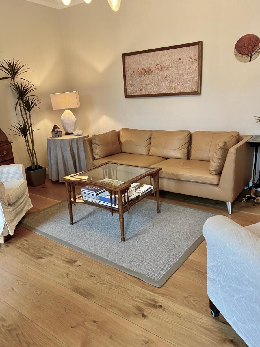 Stilvolles Apartment, ruhig Mitte Steyr, abgeschlossener Parkplatz, Terasse, 2 Schlafzimmer, WLAN - Housity