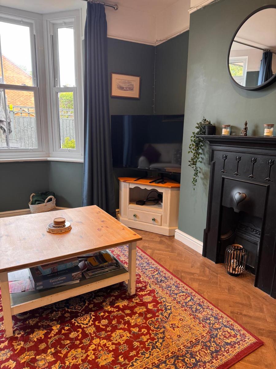 Entire ground floor town flat - Fully equipped and stunning. - Housity