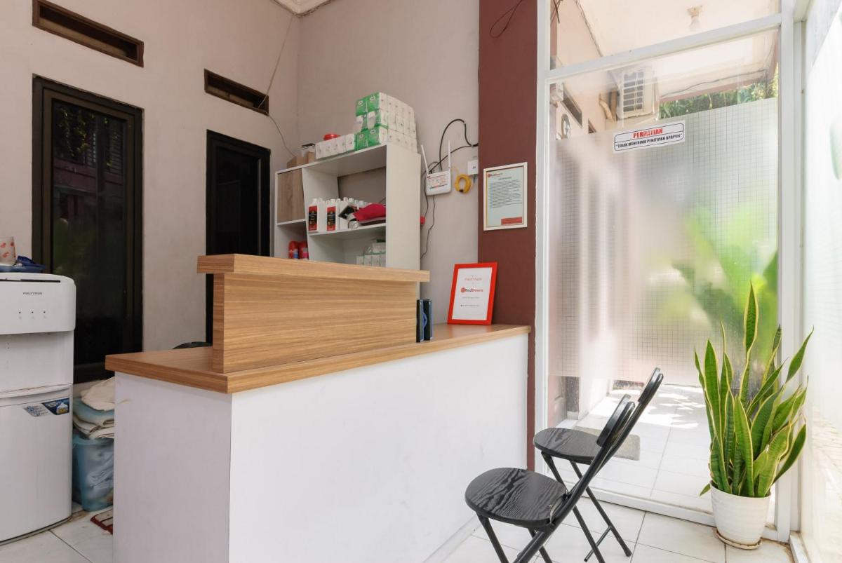 RedDoorz near FKIP UNTIRTA Serang - Housity