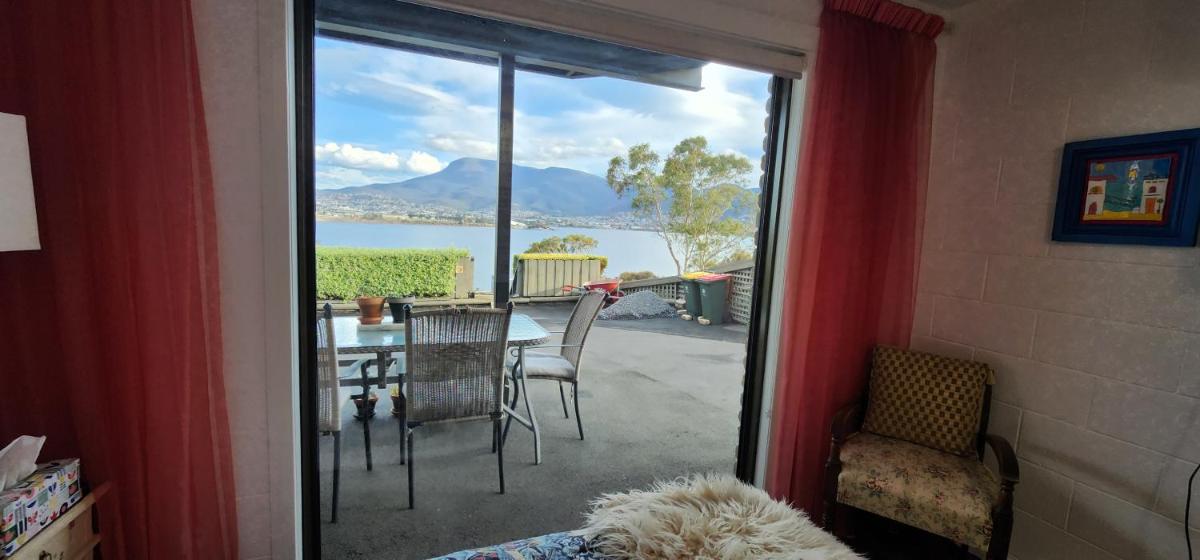 Waterfront Abode - 2 bedrooms - Housity