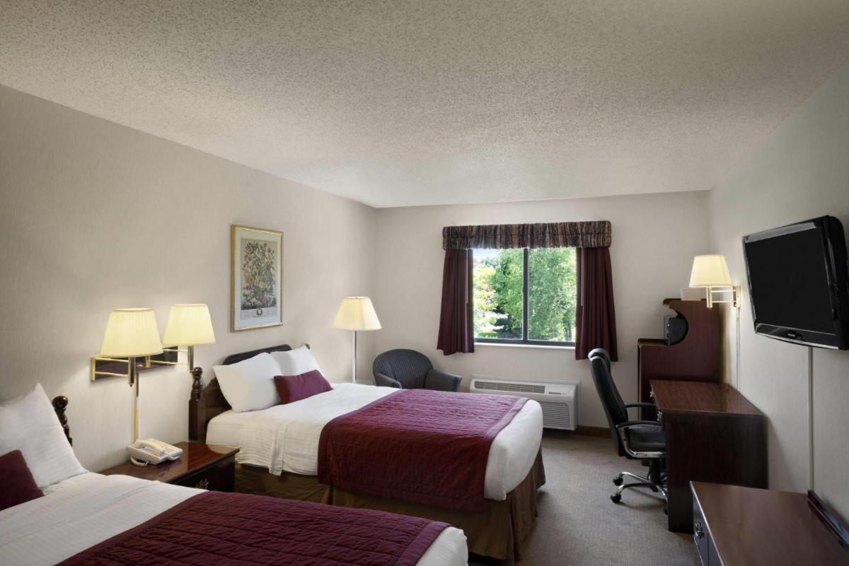 Baymont by Wyndham Whitewater - Housity