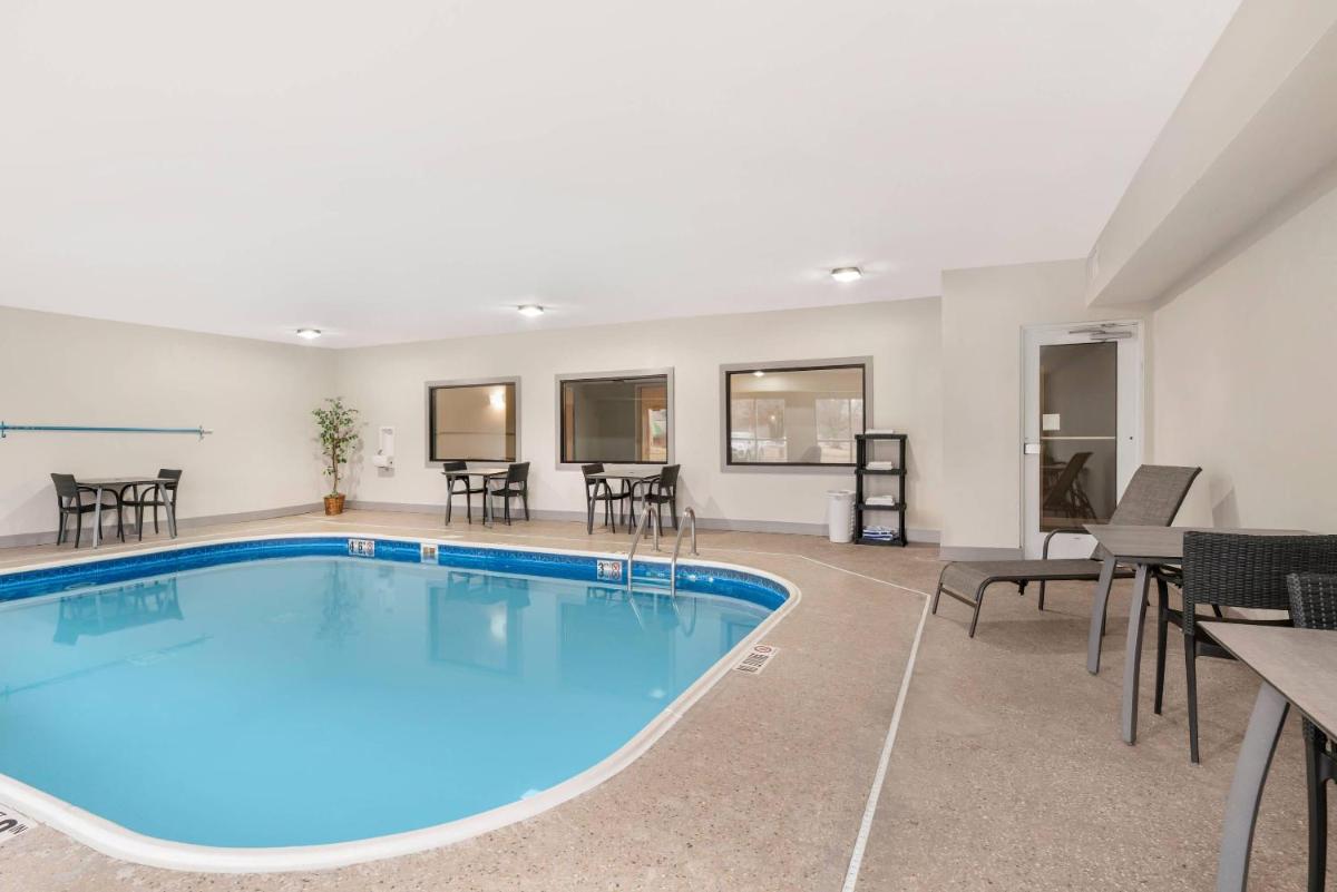 Quality Inn & Suites Wisconsin Dells Downtown - Waterparks Area - Hizvo