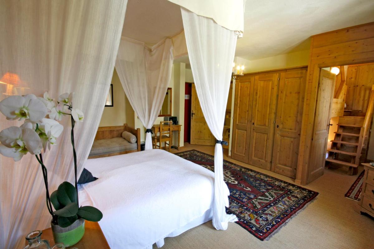 Un ou plusieurs lits dans un hébergement de l'établissement Hôtel et Chalet Au Coin Du Feu Chilly Powder