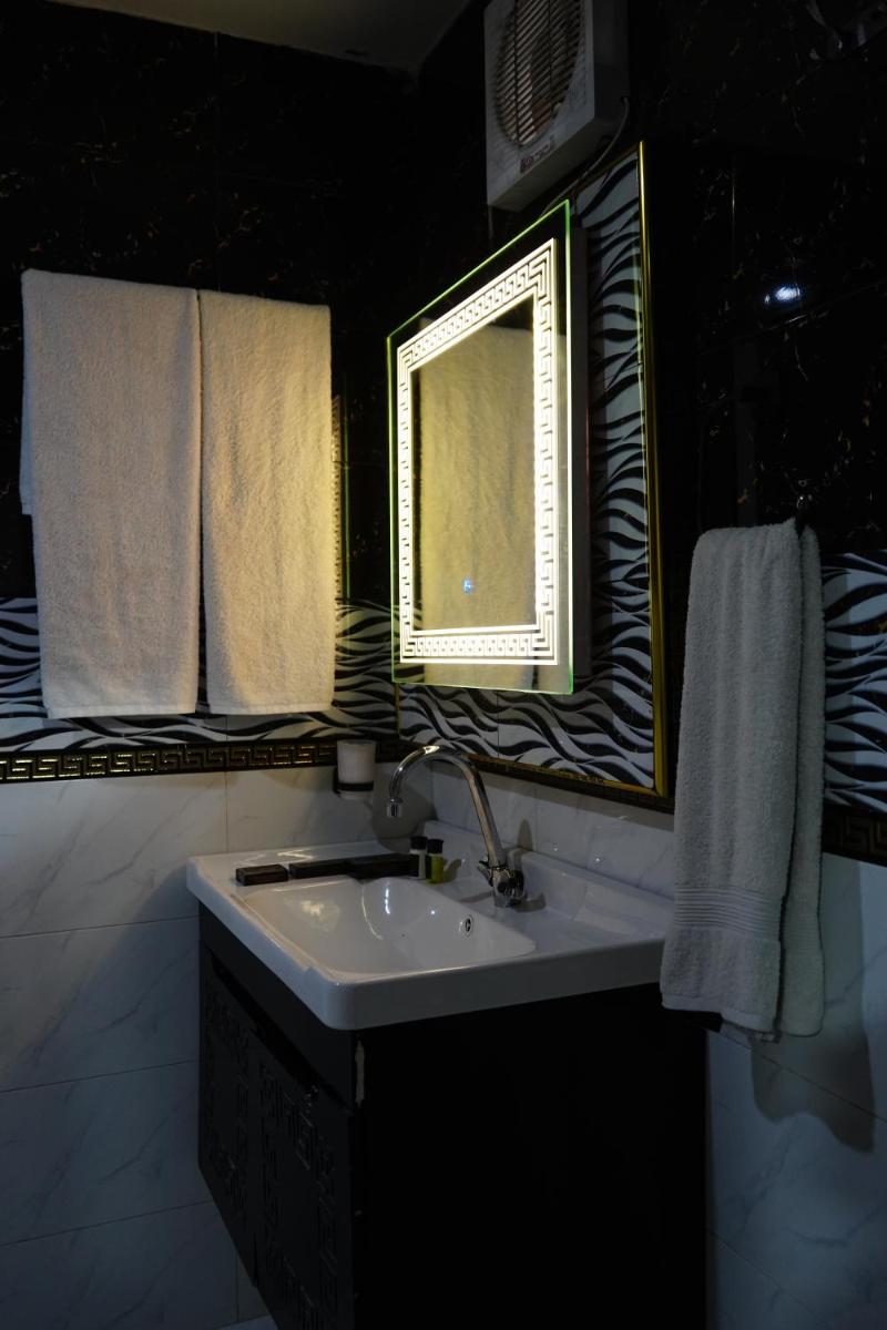 Royal Luxury Hotel Lahore - Hizvo