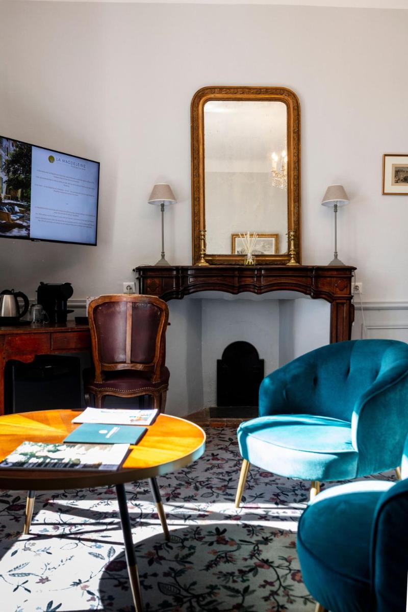 Coin salon dans l'établissement Hôtel - Restaurant & Spa La Magdeleine - Mathias Dandine
