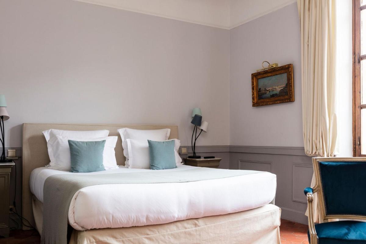 Un ou plusieurs lits dans un hébergement de l'établissement Hôtel - Restaurant & Spa La Magdeleine - Mathias Dandine