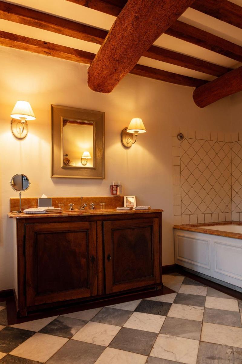 Salle de bains dans l'établissement Hôtel - Restaurant & Spa La Magdeleine - Mathias Dandine