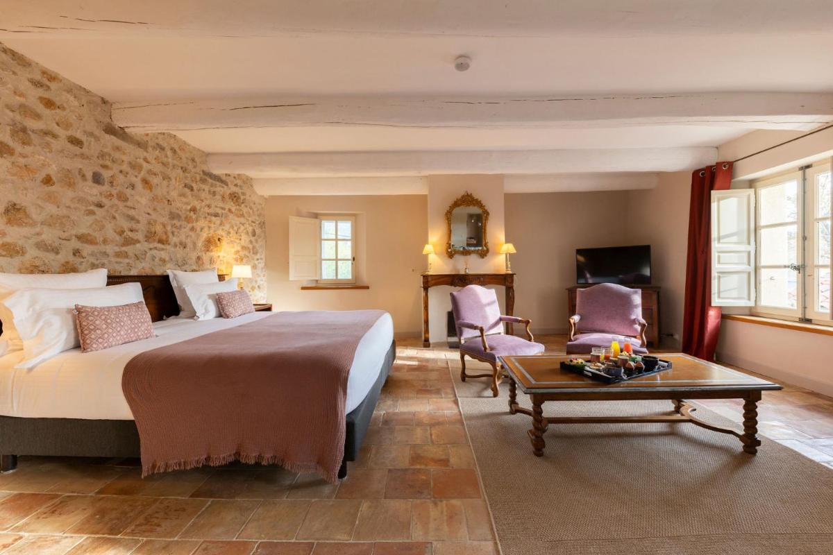 Un ou plusieurs lits dans un hébergement de l'établissement Hôtel - Restaurant & Spa La Magdeleine - Mathias Dandine