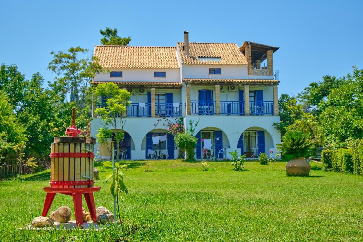 Villa Spyridoula studios on the Beach - Housity
