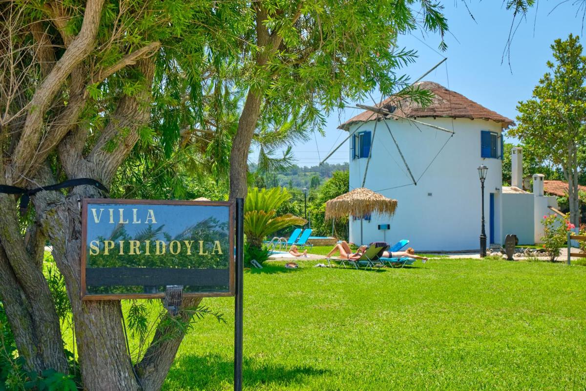 Villa Spyridoula studios on the Beach - Housity