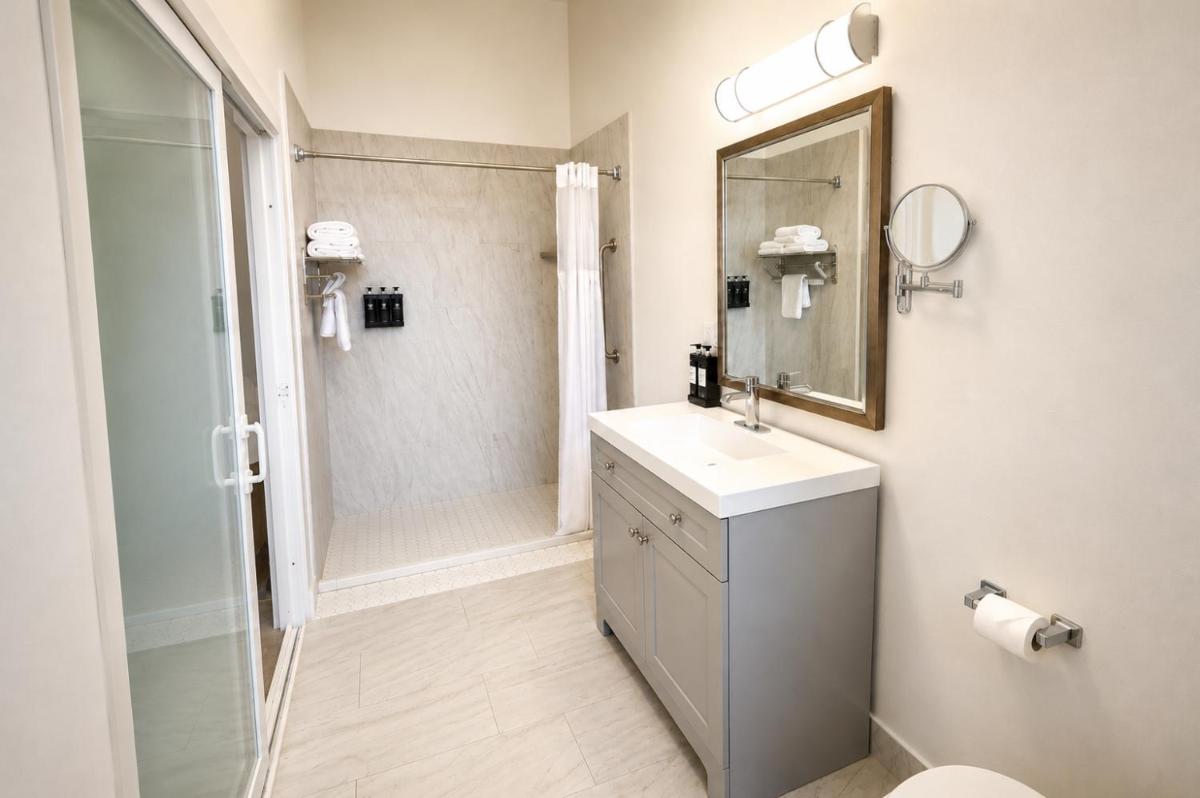 Porto Vista Hotel In Little Italy - Housity
