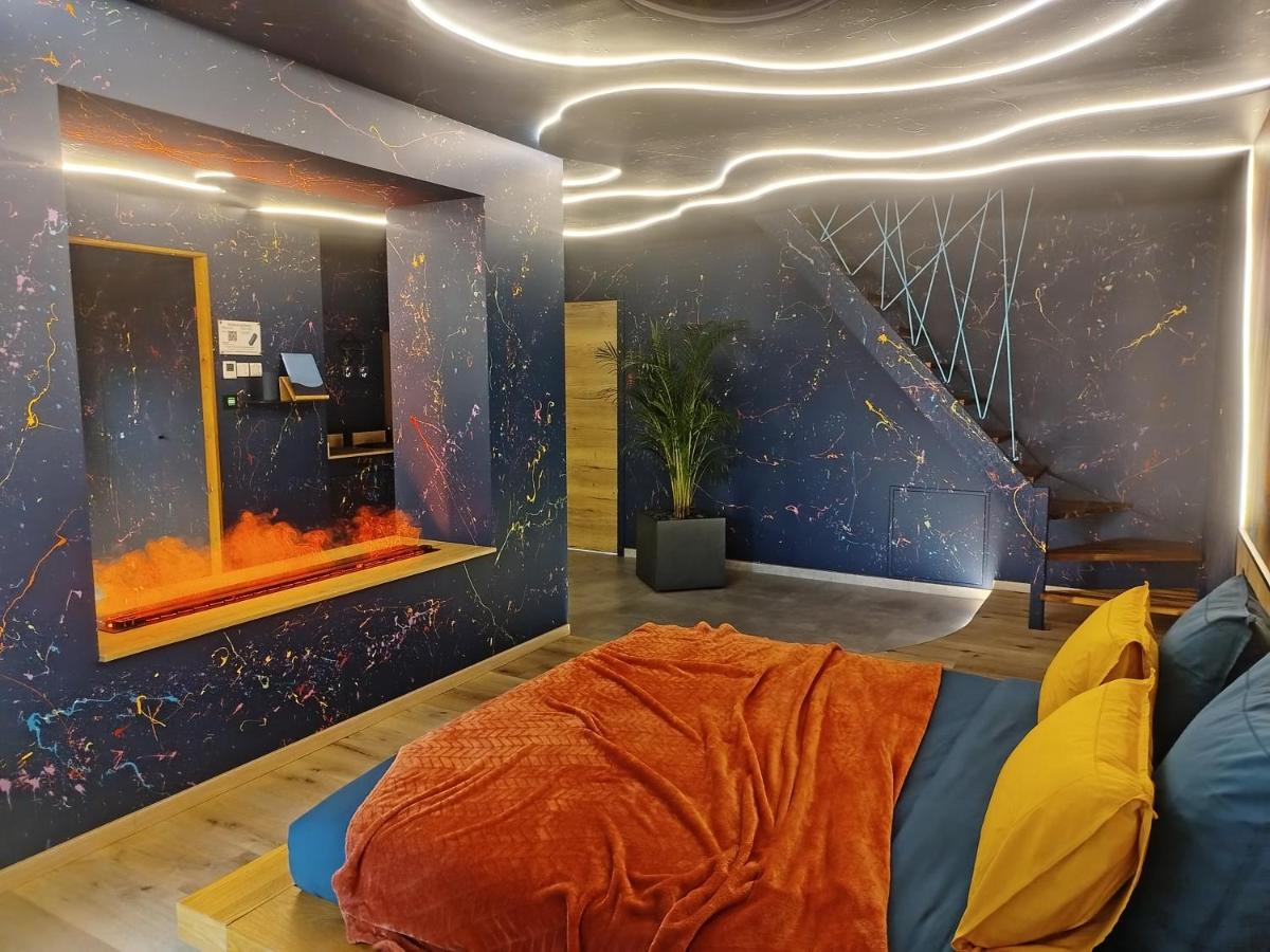Love Room avec Jacuzzi Privatif Loft Sensation Romantique - Housity
