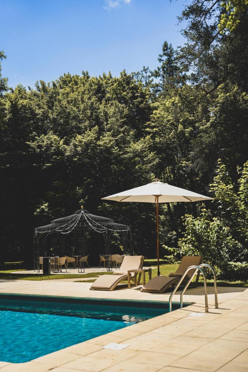 Piscine de l'établissement Château de Maraval ou située à proximité