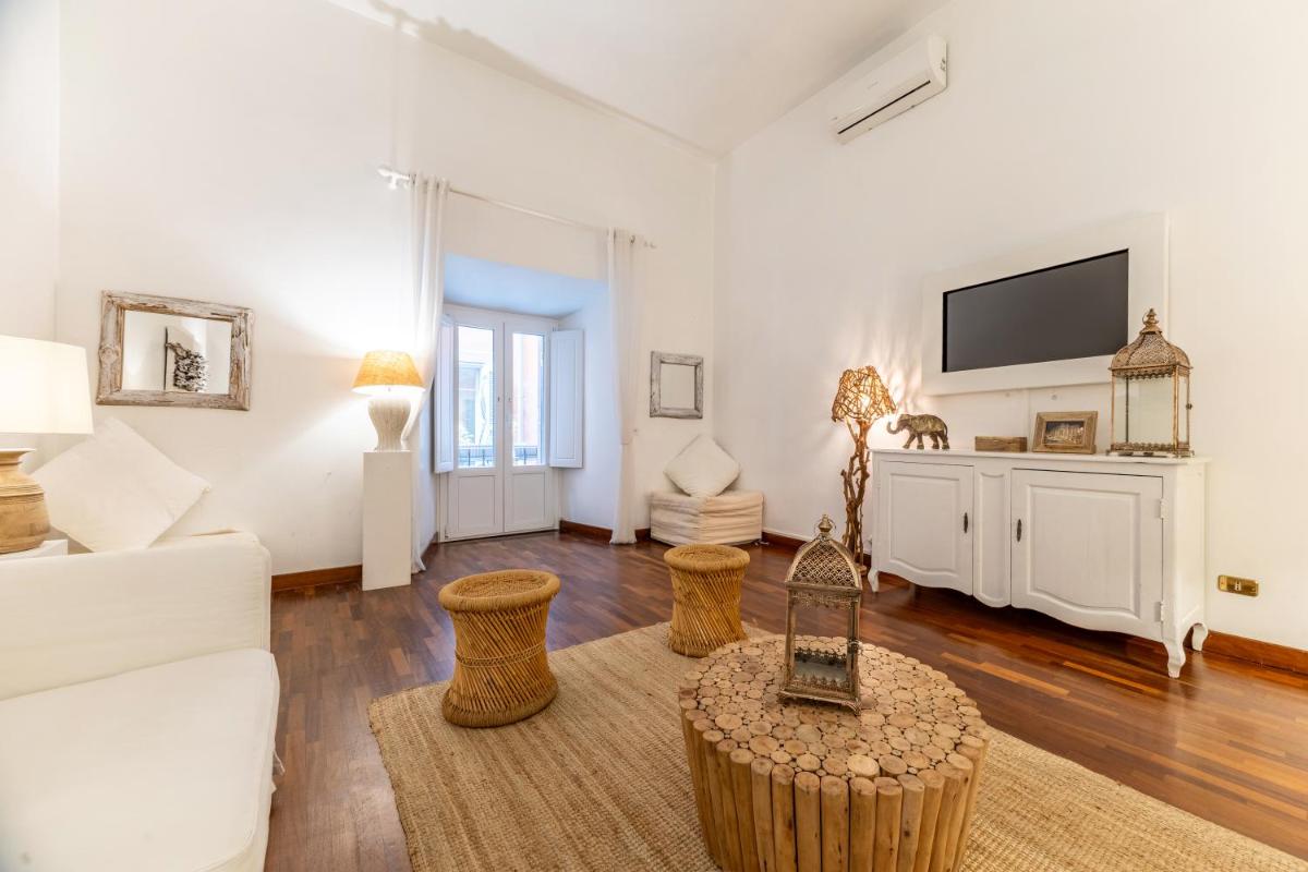 Luxury Historic Apartment Campo dei Fiori - Housity