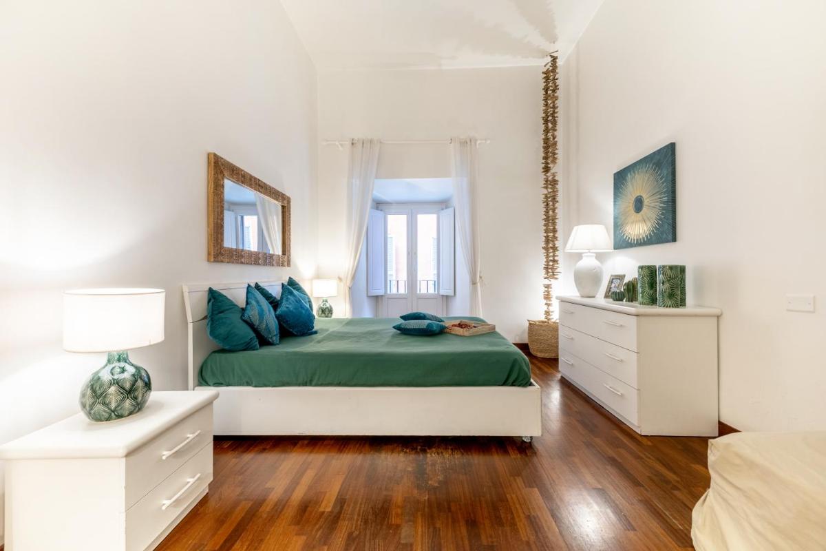 Luxury Historic Apartment Campo dei Fiori - Housity