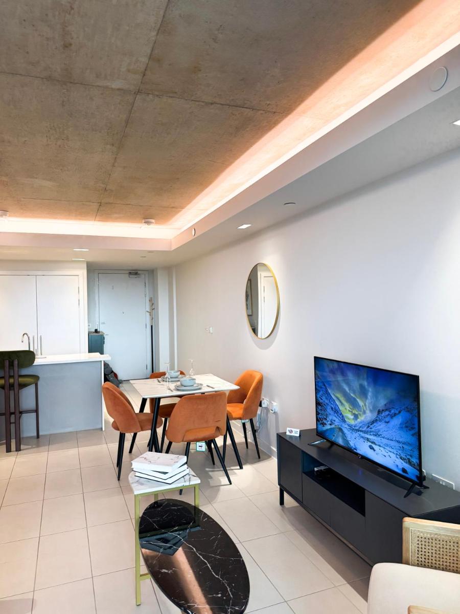 Apartment with views near Excel , O2 and Canary Wharf - Housity
