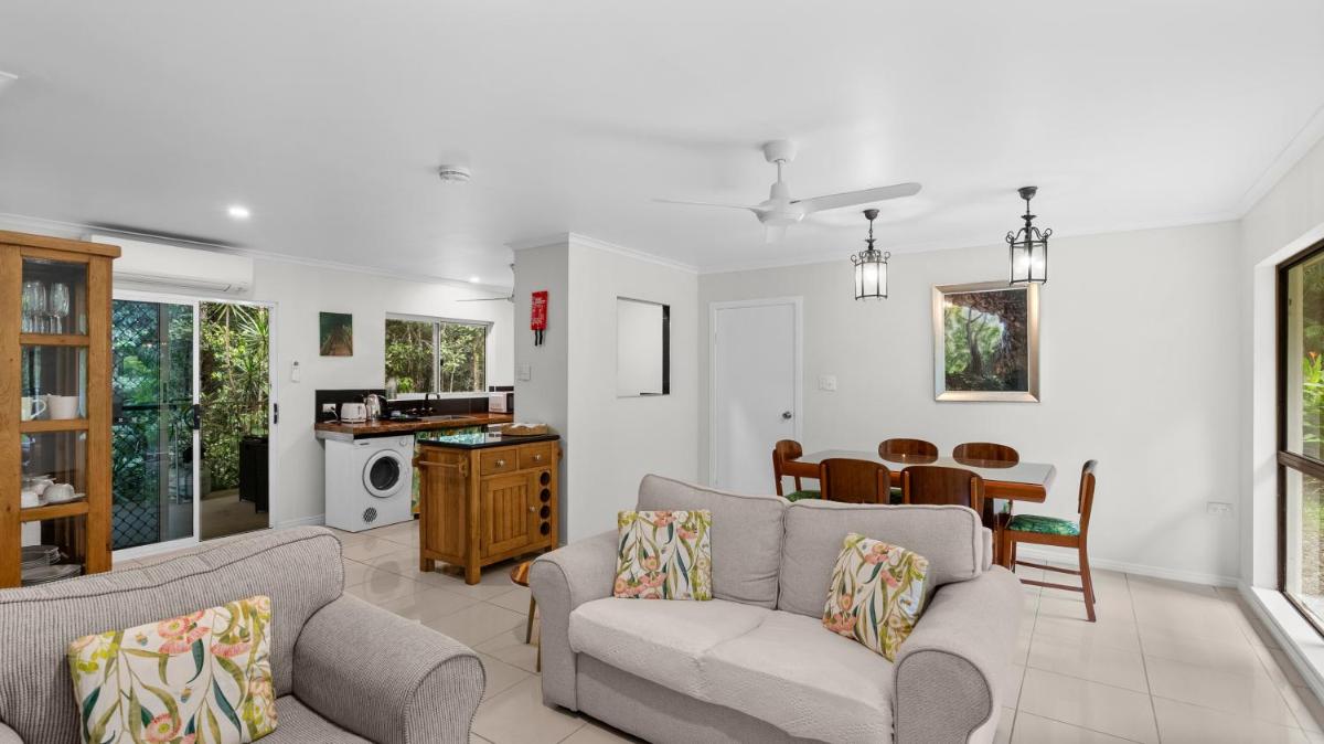 Honeybee House - Housity