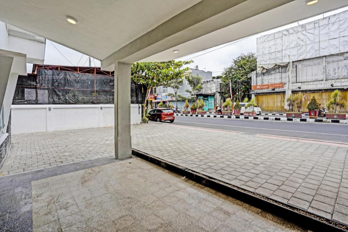 SUPER OYO 91618 Hotel Nawangwulan - Housity