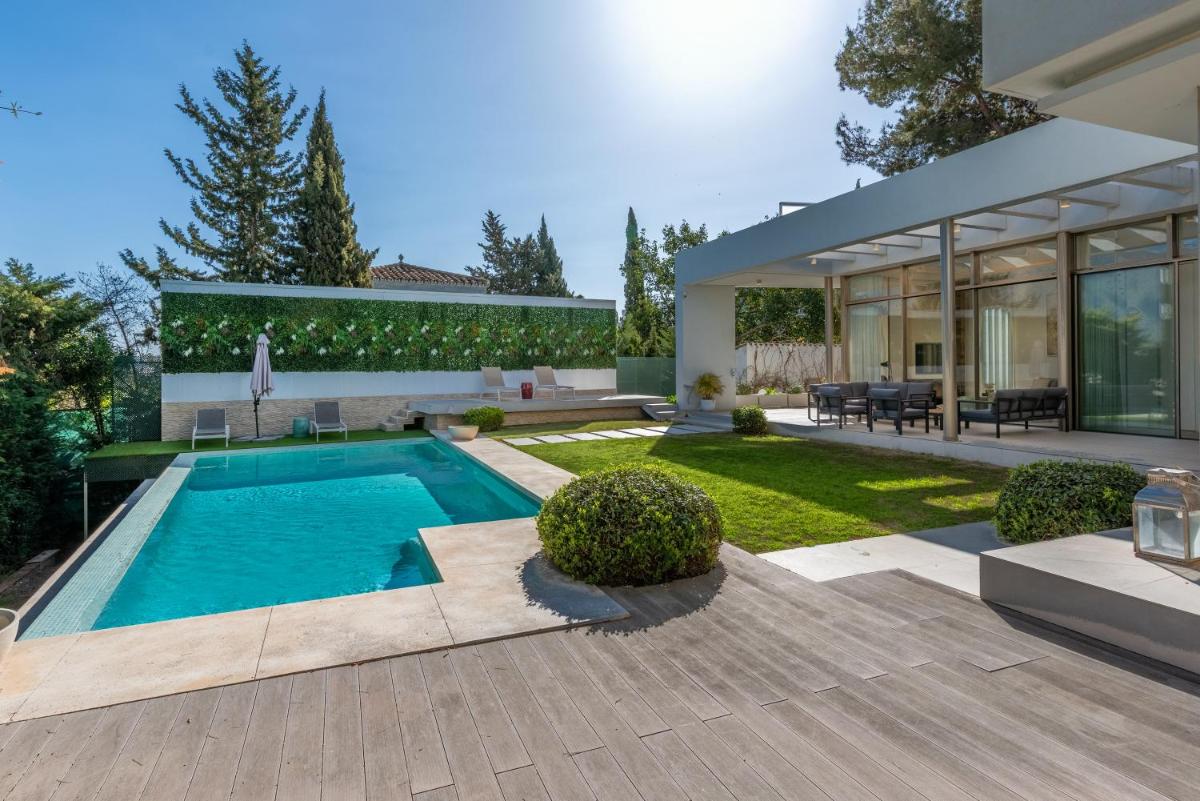 Amazing modern villa located mins from beach RDR234 - Housity