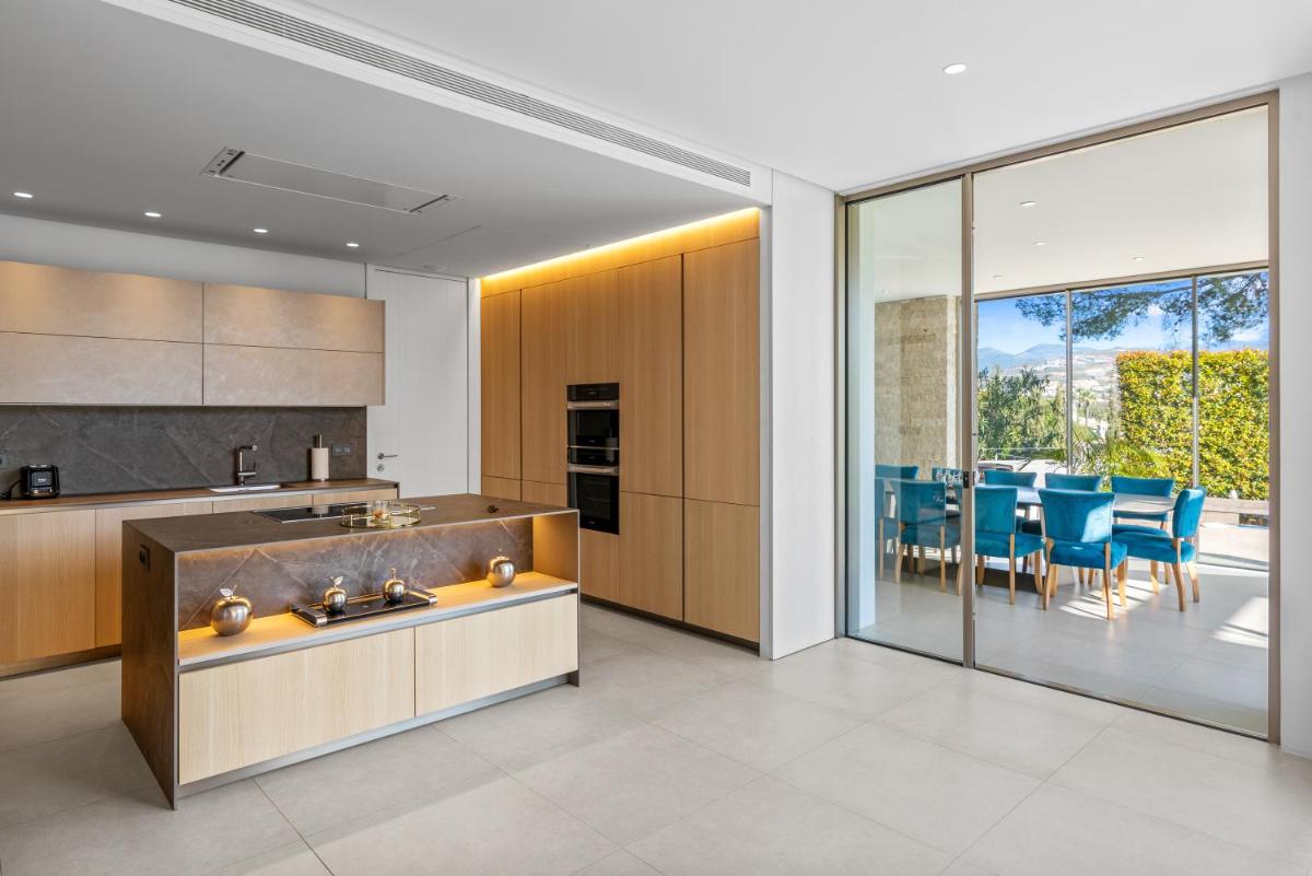 Amazing modern villa located mins from beach RDR234 - Housity