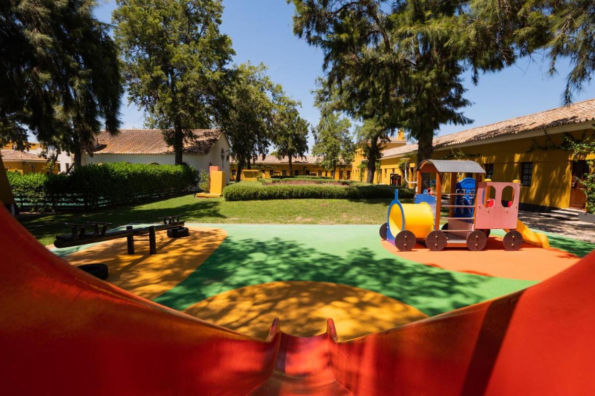 A área de jogos para crianças em Vila Gale Albacora