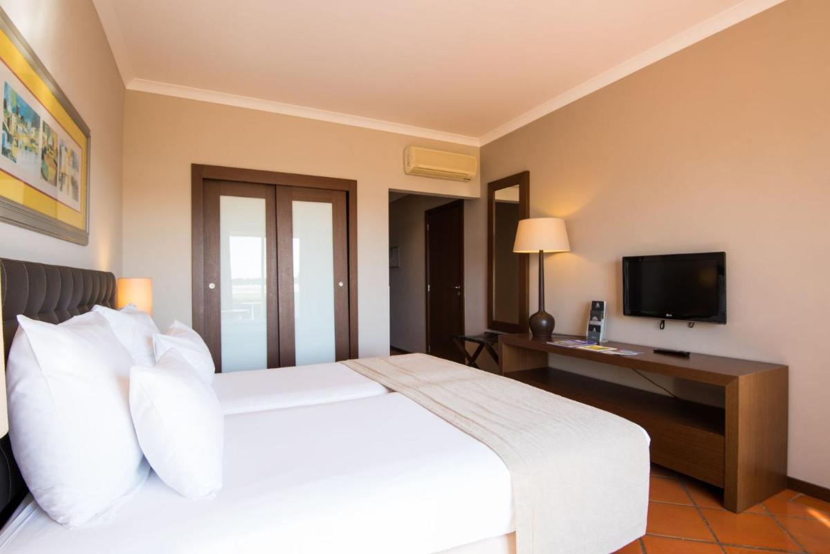 Uma cama ou camas num quarto em Vila Gale Albacora