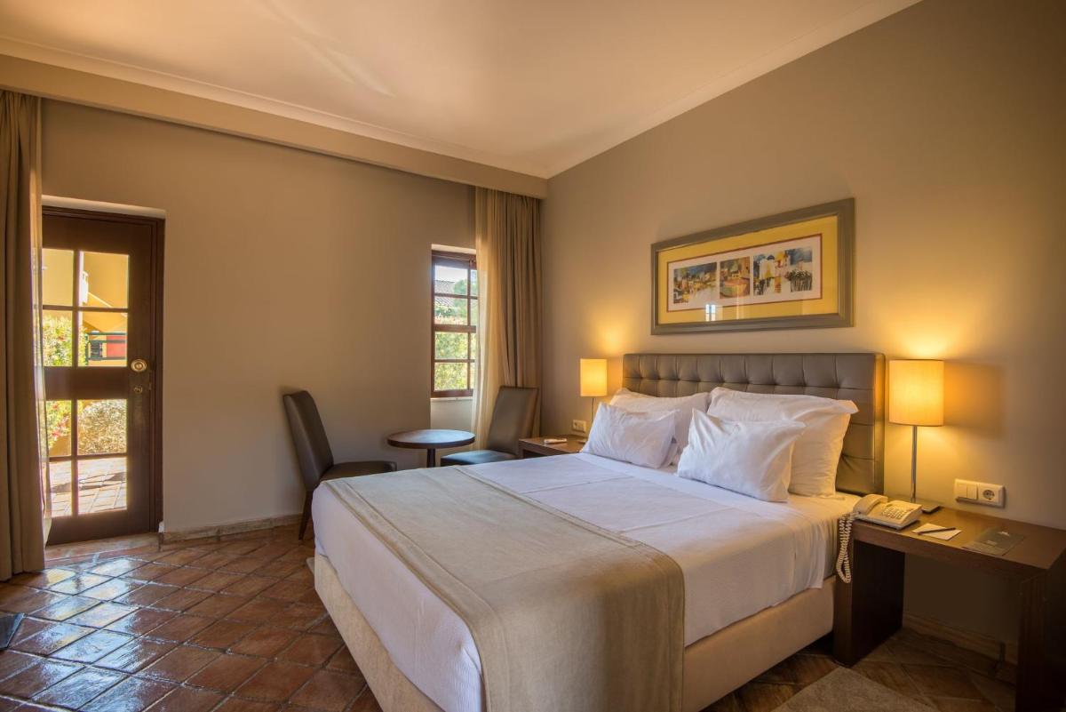 Uma cama ou camas num quarto em Vila Gale Albacora