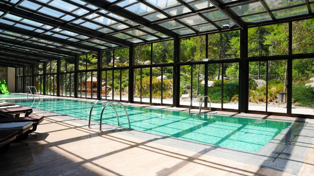 A piscina em ou perto de Vila Galé Collection Serra da Estrela